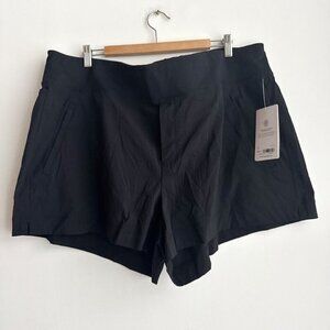 Athleta Trekkie North Short Black 22